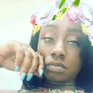 Meet your Posher, Crystal